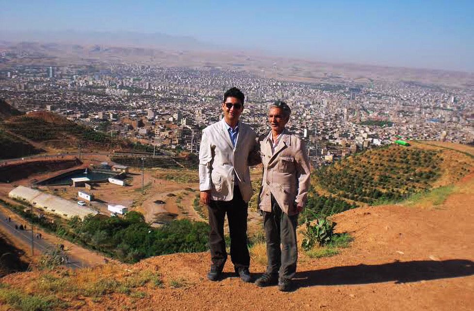 miandji's tweet photo. Babam 94 yaşında emekli psikolog, ona sordum "baba, ruh sağlığını nasıl koruyorsun?" o da cevap verdi “Evlat, evden çıkarken açık hava ruh ve sinir hastanesine çıktığımı varsayıyorum. Kimseden fazla bir şey beklemiyorum. Beklenti olmayınca hayal kırıklığı da olmuyor.” https://t.co/QMJXV7h3yV