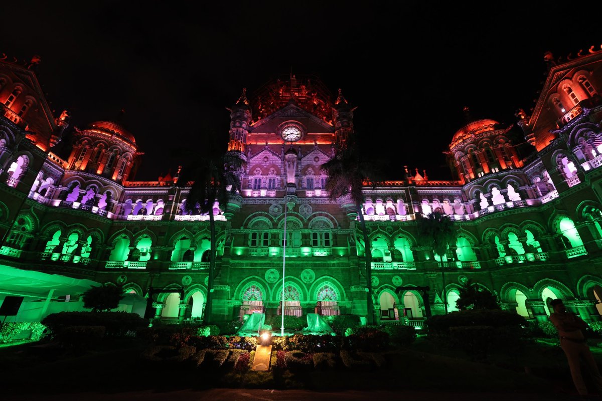 Central_Railway's tweet photo. CSMT - THE MUMBAI ICON, DRAPED IN THE TRICOLOUR! 🇮🇳

The majestic Chhatrapati Shivaji Maharaj Terminus, a @UNESCO World Heritage Site and the Headquarters of Central Railway, shines in the Tricolour on the eve of India’s 80th Independence Day.

A landmark that has witnessed generations, connected millions and stood as a symbol of Mumbai’s spirit now glows in saffron, white and green, celebrating the pride, unity and indomitable spirit of our nation. 🇮🇳

Mumbai’s pride. India’s heritage. The Tricolour’s glory.
Jai Hind! 🇮🇳

#IndependenceDay #CSMT #CentralRailway #IndianRailways #80YearsOfFreedom