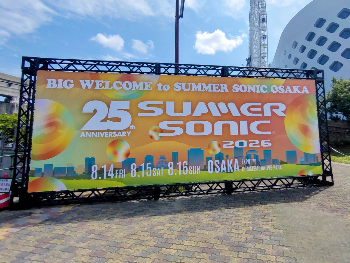 kajumii's tweet photo. ラルクが出演するから初めてのサマソニへ
野外はグランドクロスツアーを思い出し懐かしく、あれから27年後の夏、こうしてかっこいいラルクを見られることが幸せで泣ける

#LArcenCiel #ラルク
#summersonic #サマソニ
#総天然色 https://t.co/R3V2sVyaK5