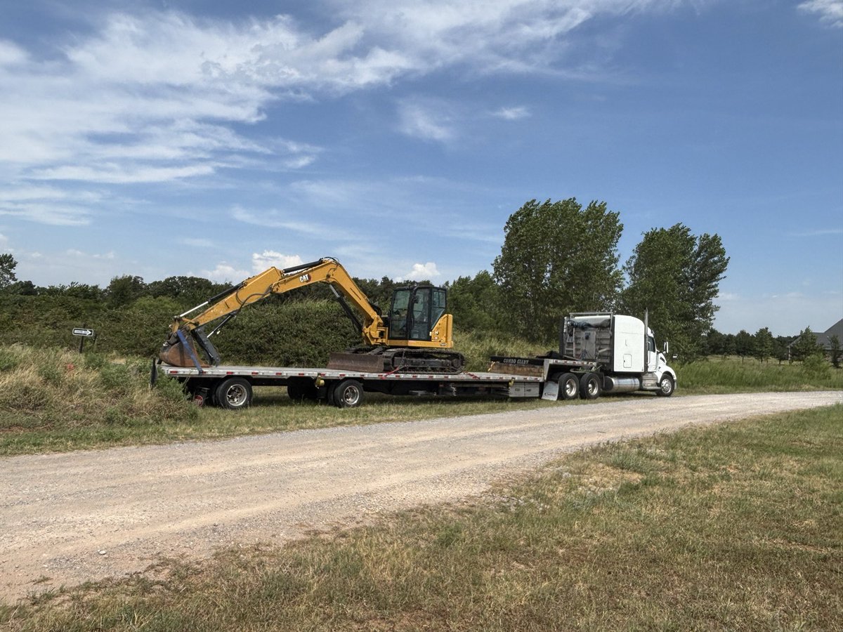 i35equip's tweet photo. This Caterpillar 308 MiniExcavator Has Sold, Had A Hydraulic Thumb Added &amp; Is Headed Out To Work 👍🏻 
i35 Equipment
2501 E Industrial Rd
Guthrie, Ok 73044 🇺🇸 
#miniexcavator #catminiexcavator #caterpillarequipment #excavator #caterpillarexcavator https://t.co/y8RR9aXgKY