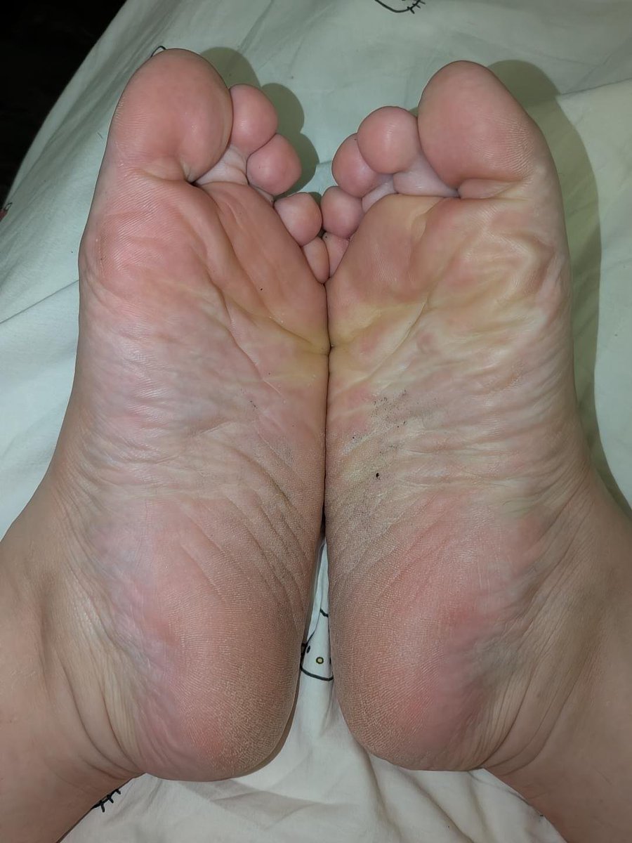 PrincessPandaFF's tweet photo. my feet want more attention 🥰💙 https://t.co/W2GkaRDTFb