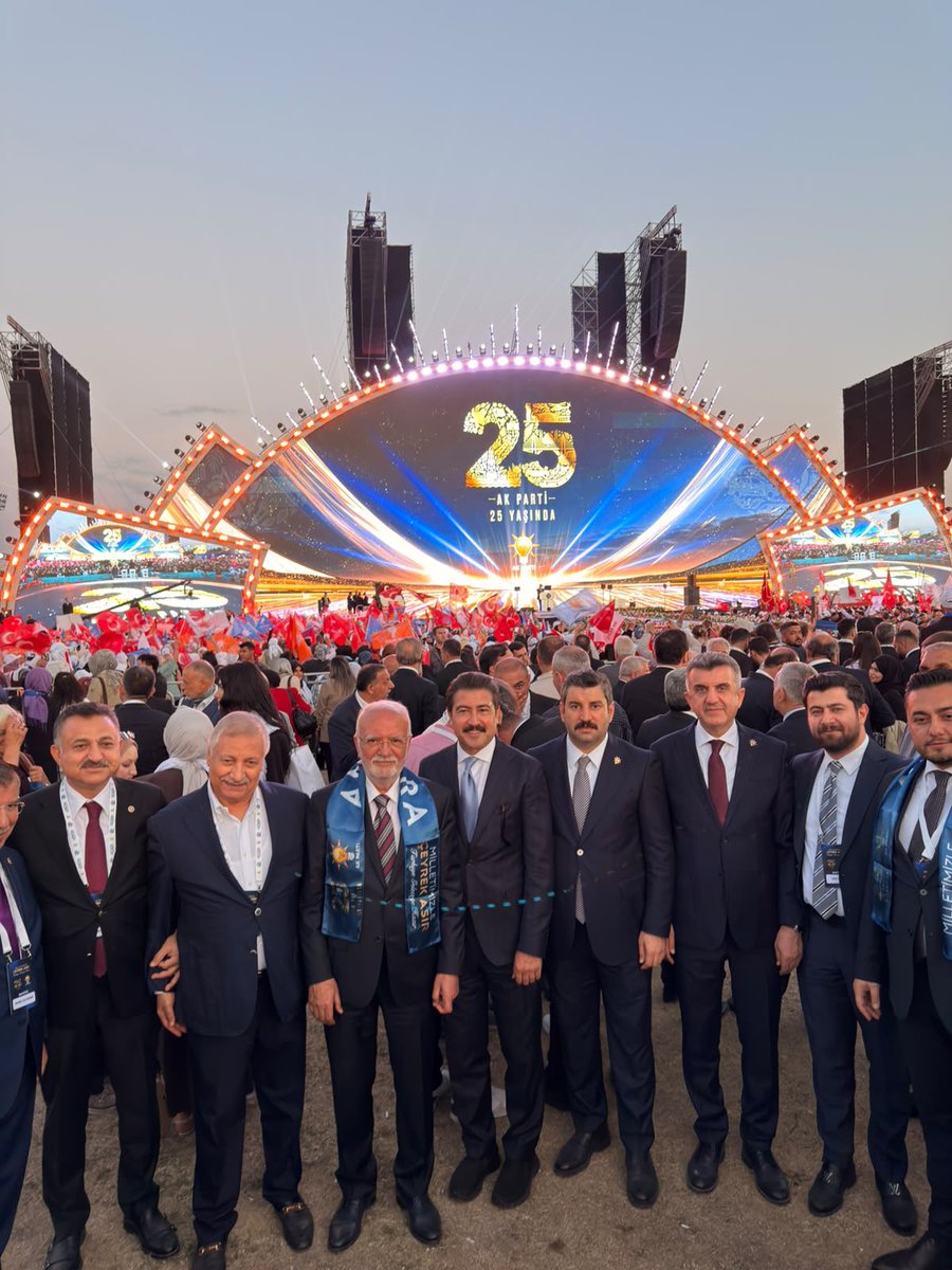 ibrahimeyyupogl's tweet photo. 📍 Ankara Millet Bahçesi

25. Yıl Özel Mitingimizdeyiz!

Cumhurbaşkanımızın ve Genel Başkanımız Recep Tayyip Erdoğan’ın teşriflerini bekliyoruz!

#MilletimizleÇeyrekAsır 

@Akparti @RTErdogan https://t.co/VvECsZV6CR