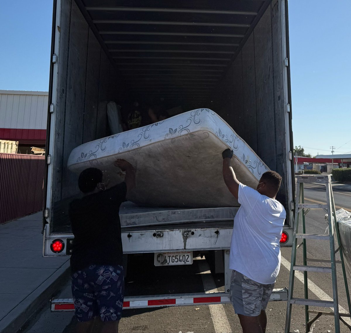 Coach_Berna's tweet photo. Our young men volunteering this morning. We helped recycle over 200+ mattresses 💪🏈 #WinTheDay #CultureOverScheme #FalconFamily #Community https://t.co/DNj9TRmrxJ