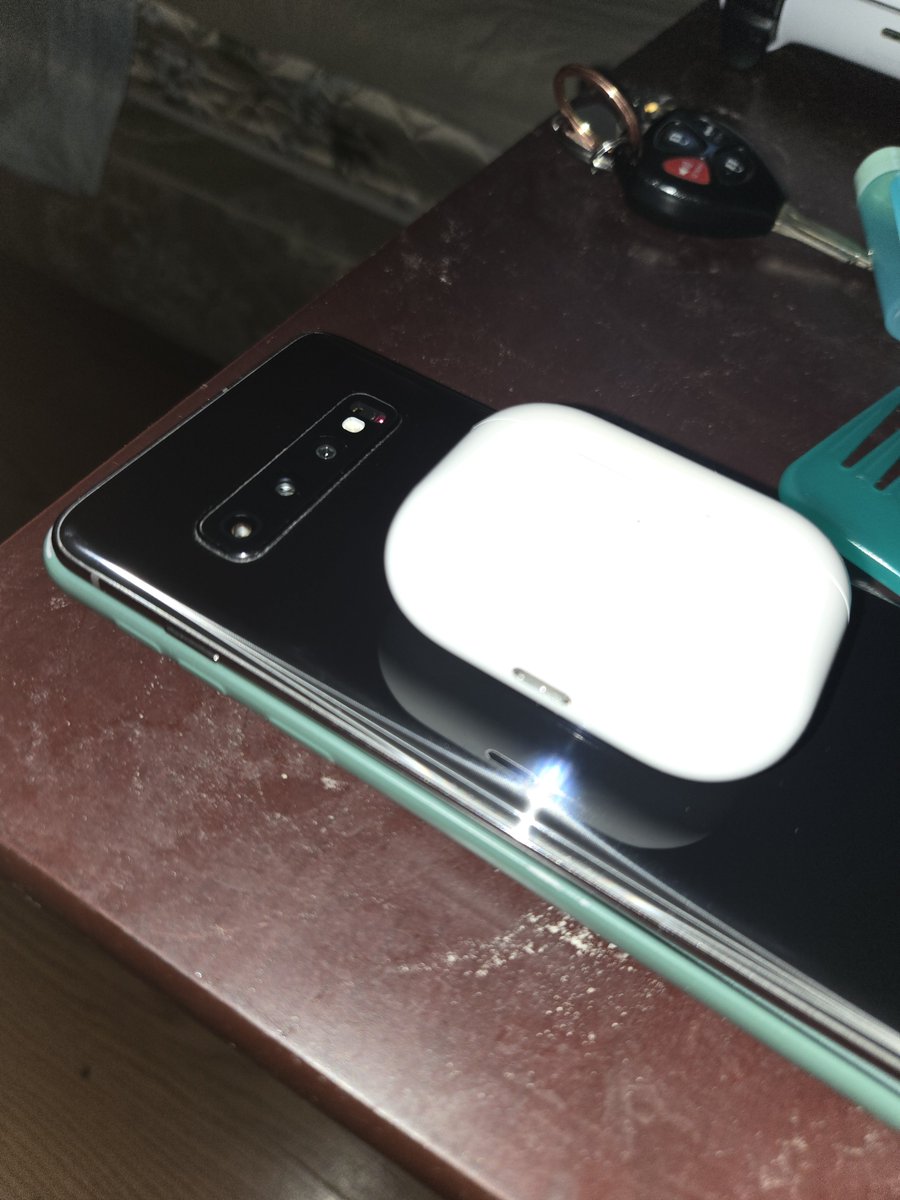LahoriRivan's tweet photo. Them: #apple is better than #samsung 
Me: yeah, right. 
Reverse wireless charging in an almost-decade-old phone. #S10 https://t.co/VN0aiF3QtV