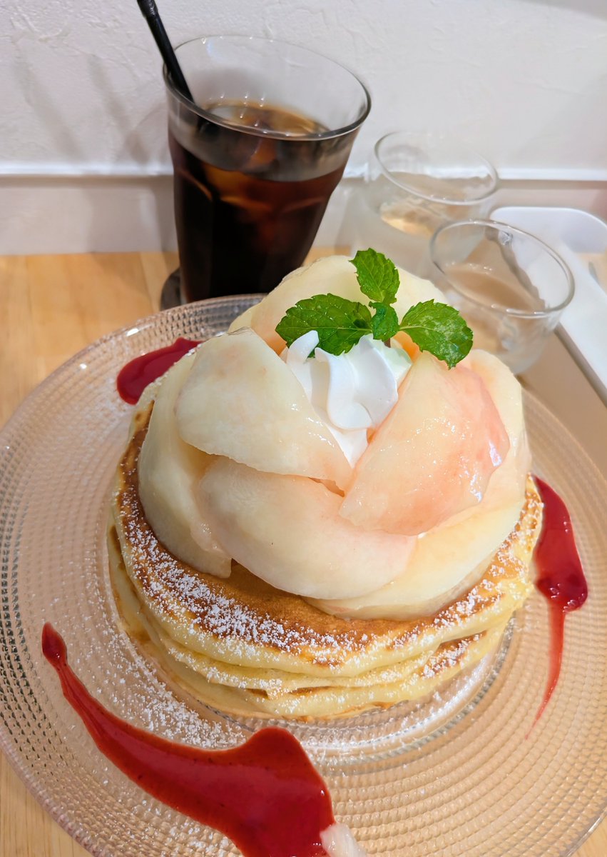 kk1qHROz59gNJjz's tweet photo. 地元グルメ&桃活:8/11
息子家族を駅に送りながら、孫が好きなパンケーキが食べられるこちらへ
#38kitchen 勾当台店
まるごとPeachのパンケーキ
毎年一度は食べに来る桃🍑のパンケーキ、今年もいただくことができました✌️
息子たちはお食事系のパンケーキでしたが、こちらも美味しそう‼️ https://t.co/M1OtFNQdM2