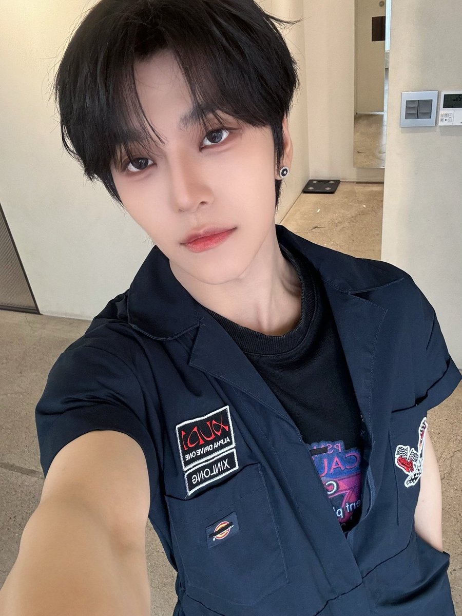 xlofmoment's tweet photo. 알디원 플챗 #씬롱 #XINLONG 

요즘 사진 많이 올려서 괜찮죠! 
나 잘하고있지😎 
이제 효자 씬롱라고해🤭🤭🤭 https://t.co/AZxPZttJGy