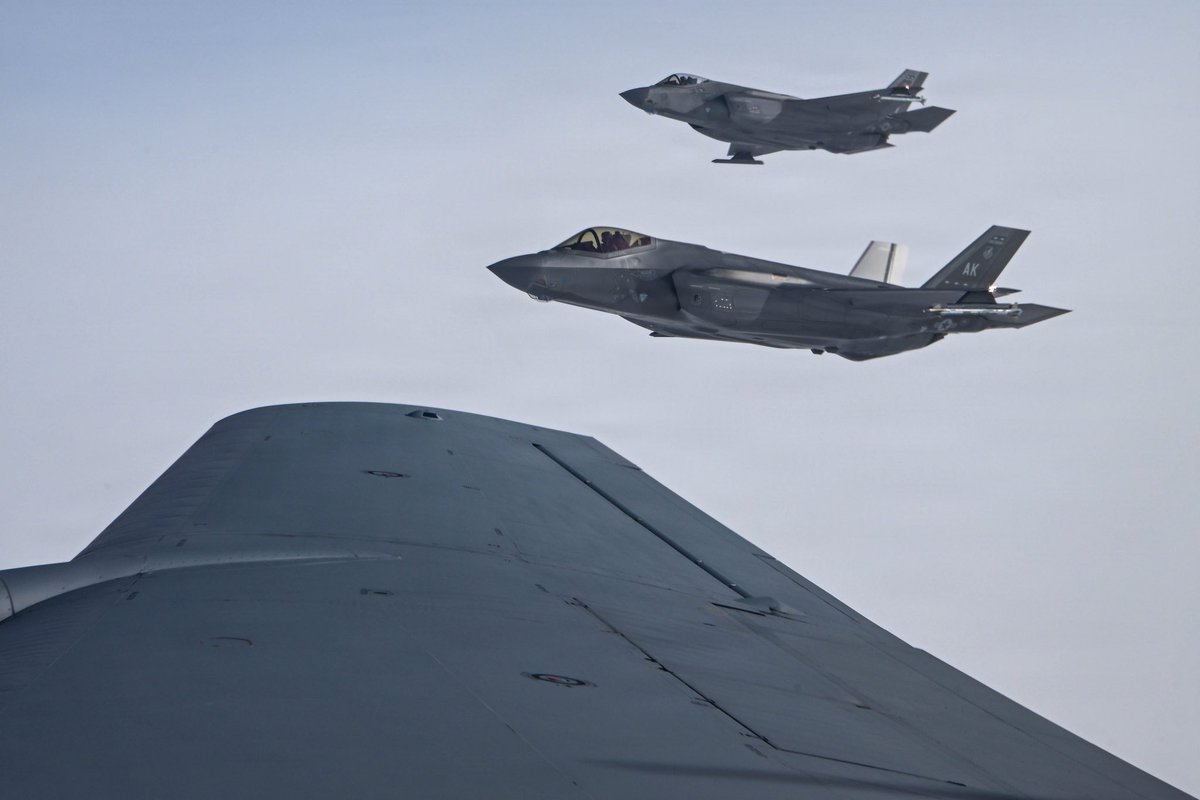 ANRALCOM's tweet photo. F-35A Lightning IIs from Eielson AFB provided advanced sensing and targeting during Operation TUNDRA MERLIN near Nome last week. By sharing targeting data with a HIMARS, the F35s demonstrated the joint force’s ability to close kill chains across the Arctic and defend the homeland https://t.co/J6Lk3rEEOg