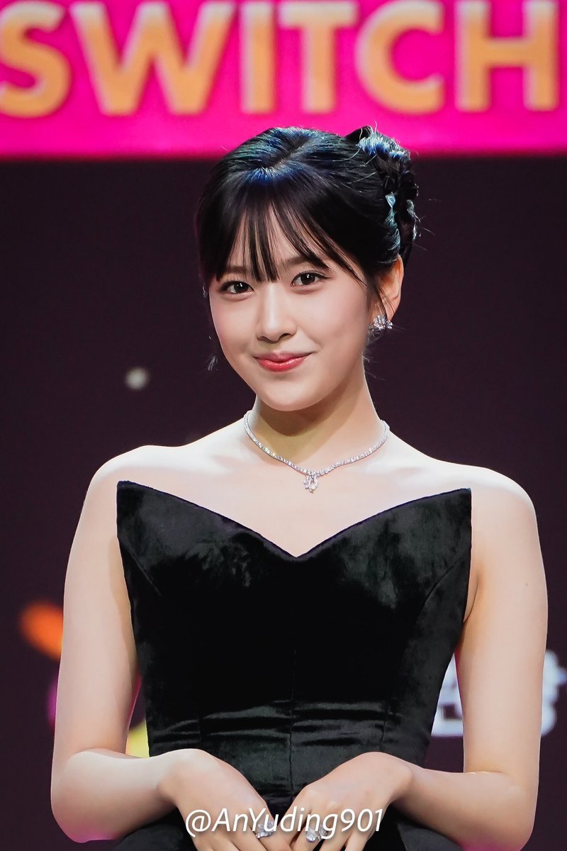 kovmamayu's tweet photo. @nathacaii "Sudah absen belum semuanya?" Kaoru memperhatikan satu persatu Aegis yang telah kembali dari area Guest Book. 

"Yang belum absen nanti gak dapet jatah makan yaa? Tapi bercanda. Pokoknya jangan lupa absen dulu." Ia pun tersenyum jahil. https://t.co/AJrNvwAv5N