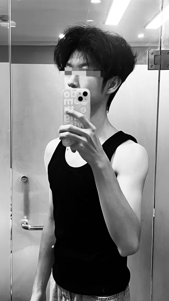 Yangyyy4o's tweet photo. #杭州 #反差 #side #sm #颜 #薄肌 https://t.co/CZKBFvlxw9