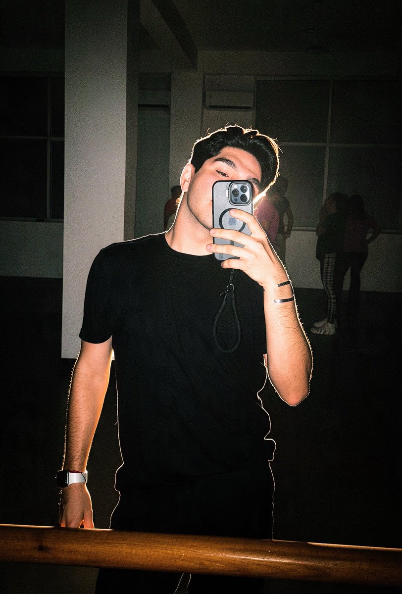 Juxuz's tweet photo. ✨🧑🏻‍🩰🫰🏻 https://t.co/7sEApDUvGg