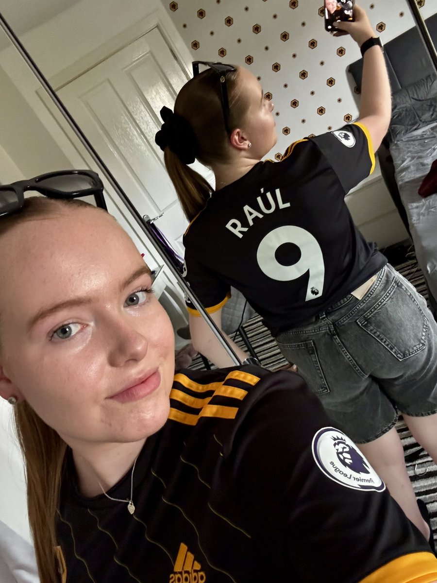 JessDeakin19's tweet photo. Come a long way🥲 
Lets go wolves🤩 https://t.co/GfAUV2RnM1