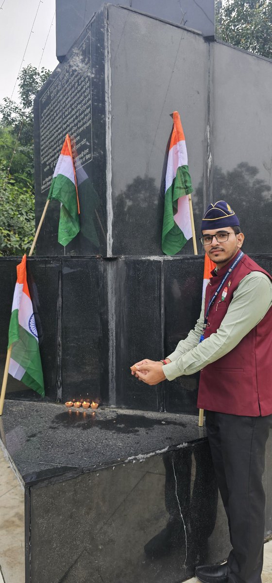 ipushkarsingh's tweet photo. स्वतंत्रता दिवस की पूर्व संध्या पर स्वतंत्रता सेनानी व शहीद सैनिको को दीप प्रज्ज्वलित कर याद किया

जय हिंद https://t.co/SaY91HFflE