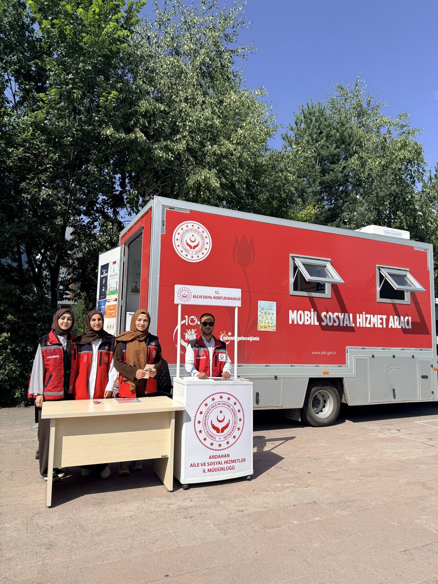 ardahanashim's tweet photo. İl Müdürlüğümüz tarafından, sunulan hizmet ve sosyal destek modellerinin vatandaşlarımıza daha etkin ve erişilebilir şekilde ulaştırılması amacıyla Mobil Sosyal Hizmet Aracımız ile farkındalık standı açıldı. 
@tcailesosyal @mahmutcetinkyaa @ArdahanValiligi https://t.co/6mqaabHwou