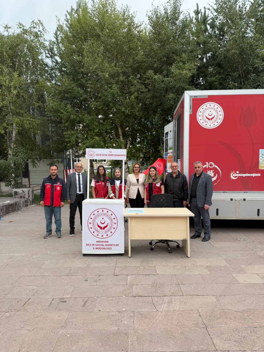 ardahanashim's tweet photo. İl Müdürlüğümüz tarafından, sunulan hizmet ve sosyal destek modellerinin vatandaşlarımıza daha etkin ve erişilebilir şekilde ulaştırılması amacıyla Mobil Sosyal Hizmet Aracımız ile farkındalık standı açıldı. 
@tcailesosyal @mahmutcetinkyaa @ArdahanValiligi https://t.co/6mqaabHwou