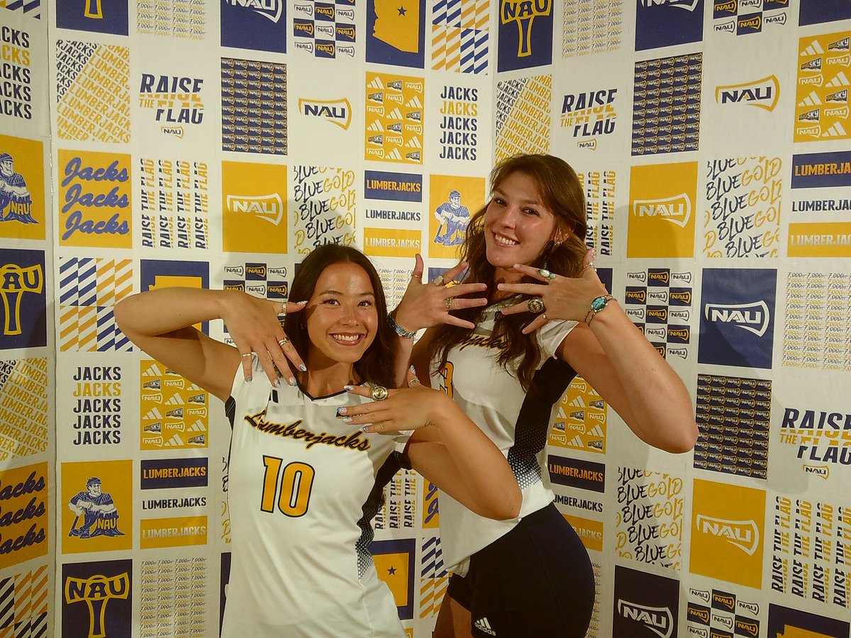 NAUVolleyball's tweet photo. Media day 𝓅𝓇𝑒𝓋𝒾𝑒𝓌 😋

#RaiseTheFlag | #BigSkyVB https://t.co/JnUgGMbWAx