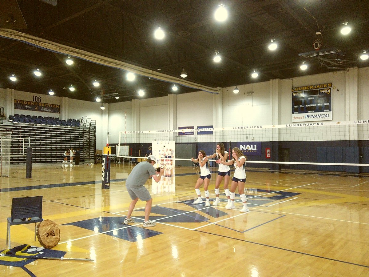 NAUVolleyball's tweet photo. Media day 𝓅𝓇𝑒𝓋𝒾𝑒𝓌 😋

#RaiseTheFlag | #BigSkyVB https://t.co/JnUgGMbWAx
