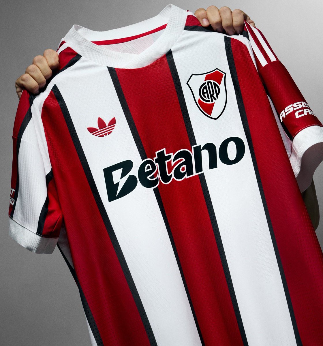 LaJuani_RP's tweet photo. He conocido oficialmente la perfección hecha camiseta https://t.co/PIvckq4x4g