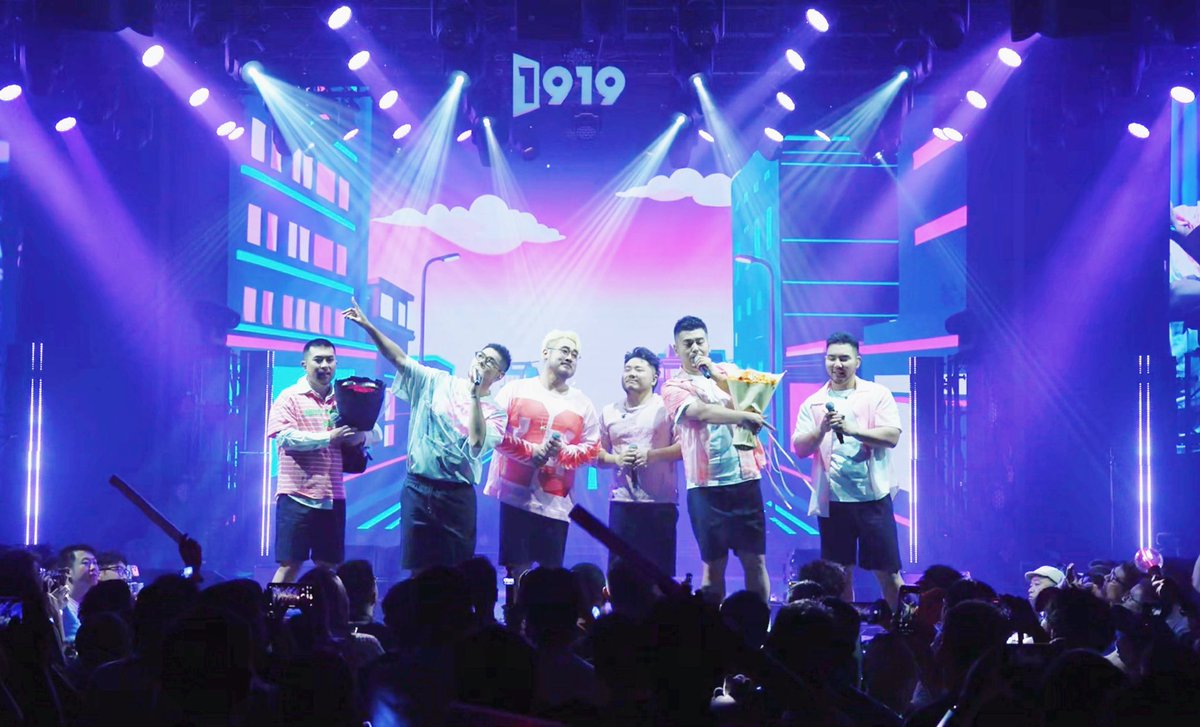 ProPandas_House's tweet photo. ❤️🎤 https://t.co/2VIIRkxX5R