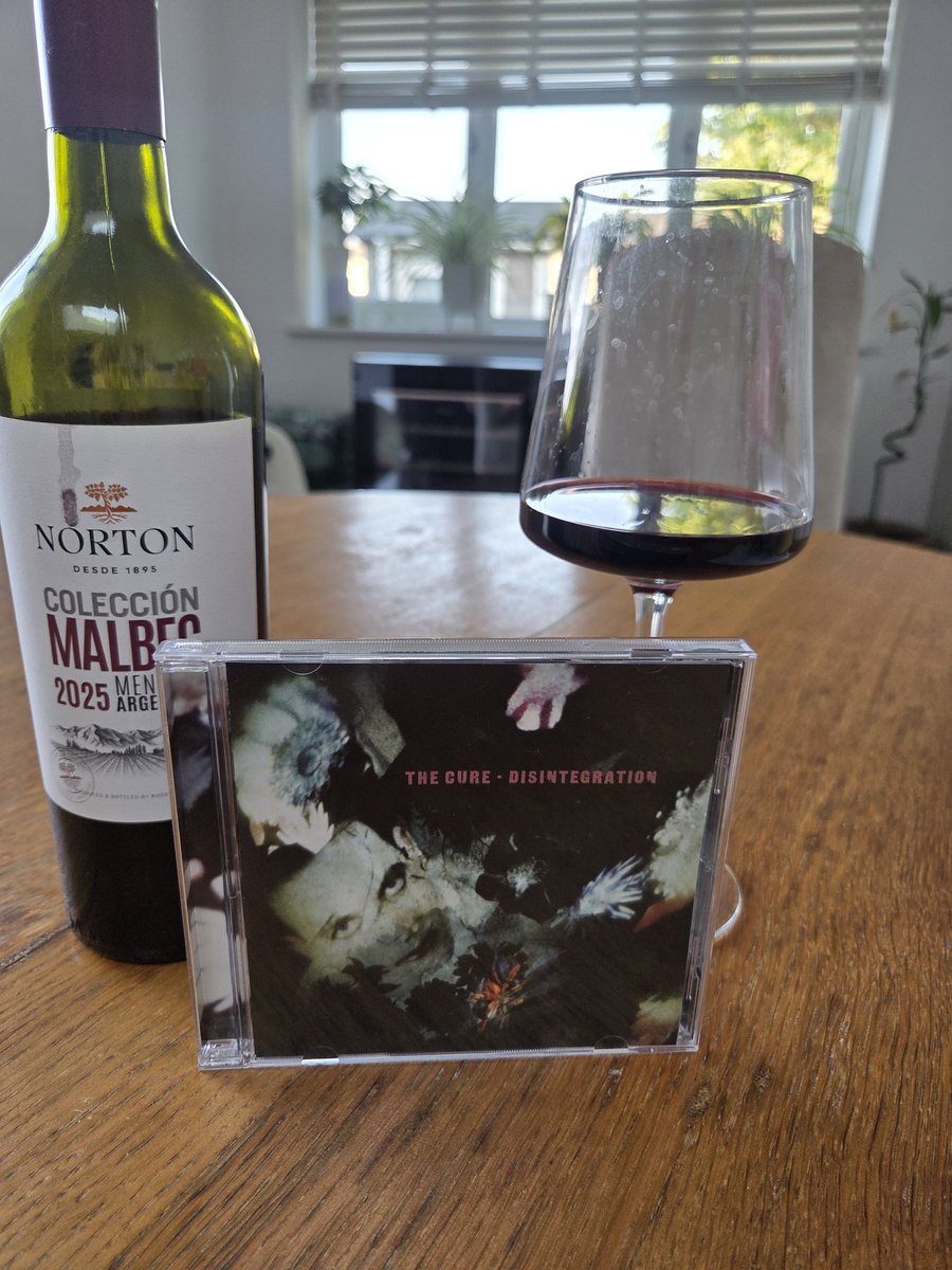 What_Wayne_Saw's tweet photo. Got my tickes for a intimate gig with @Interpol now enjoying this https://t.co/fBPozXviXL