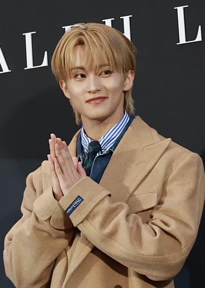 pannchoa's tweet photo. Former NCT member Mark Lee's new office with a door in the shape of a cross
https://t.co/YAZlQXsmHp https://t.co/aPXb08jvAa