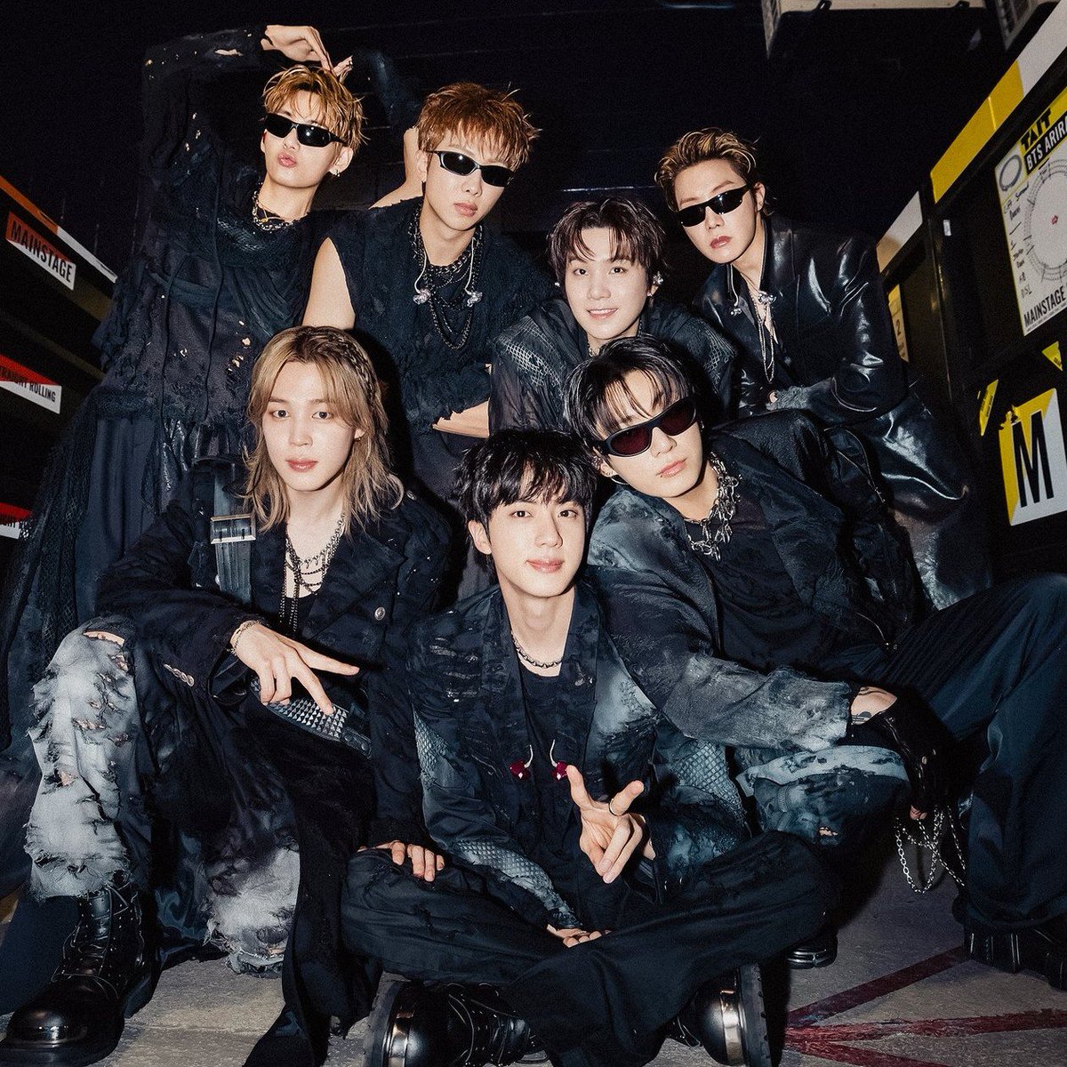 TheePopCore's tweet photo. BTS becomes the MOST-ATTENDED Act across two SOLD-OUT nights in M&amp;T Bank Stadium history, drawing a record-breaking 140,000 attendees. https://t.co/aemhcLnJoW