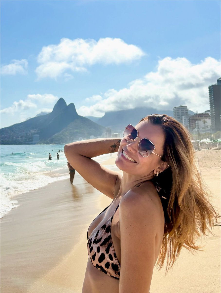 LauraLindsay32's tweet photo. Beach was full of fun 😄😄😜💝💝 https://t.co/fFfib2QBMM