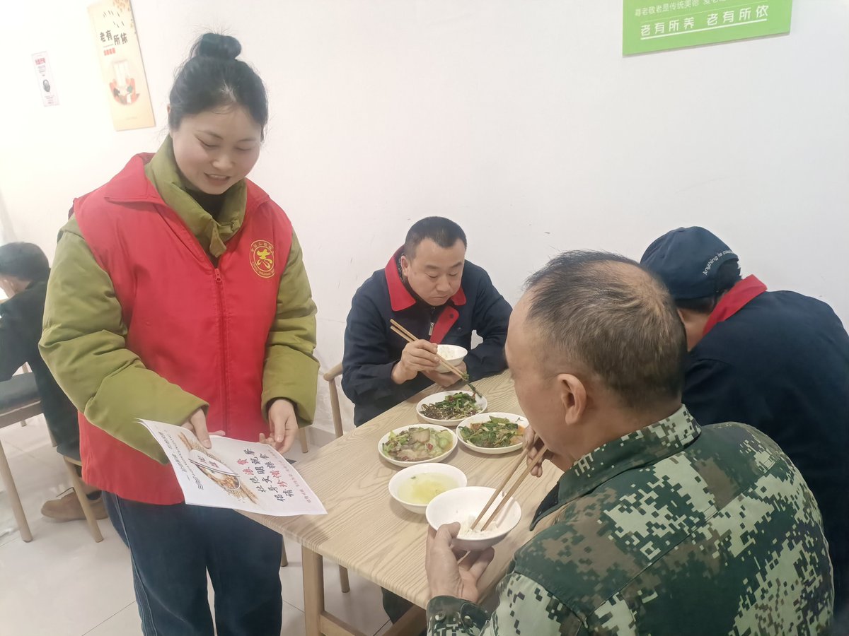 mick_crystal's tweet photo. Just spent a heartwarming Saturday volunteering at the community food bank, helping sort 500+ meals and chat with local families in need. Every small act counts! https://t.co/PePW6agibS
