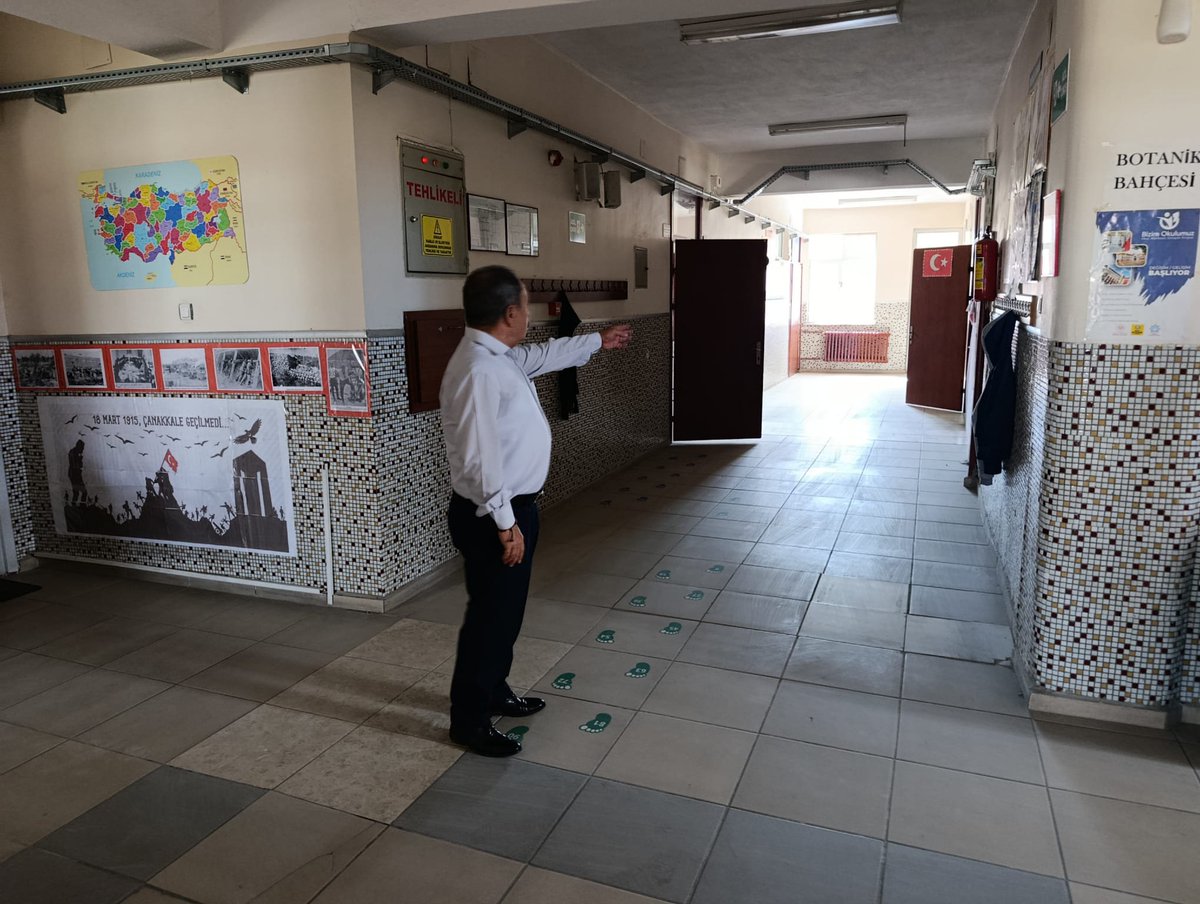Mahmutiscann's tweet photo. Yeni döneme; öğrencilerimizi, öğretmenlerimizi ve eğitim ailemizi en güzel şekilde karşılamak için hep birlikte hazırlanıyoruz.

📍Atatürk İlkokulu 
📍Borsa İstanbul İlkokulu
📍Fatih İlkokulu 
📍Hacı Tekin İlkokulu

@tcmeb @Yusuf__Tekin @Vali_Akin @alperentasavli @gokhanmurat1 https://t.co/hHRnmwk1Ys