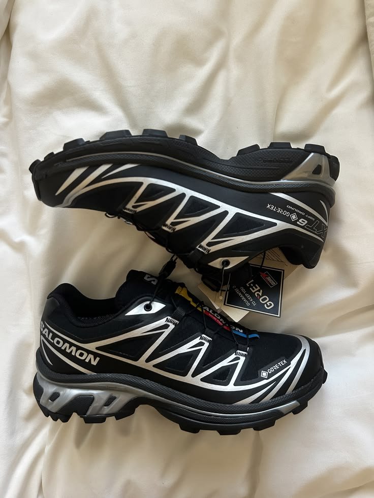 cvuplle's tweet photo. Sepatu idaman pencinta outdoor aesthetic yang gak takut becek! 👟☔️

Siluet XT-4 OG emang dari awal udah paling ganteng, begitu dipasangin membran GORE-TEX makin gak ada obat. Siap-siap dompet jebol buat daily beater kelas berat! https://t.co/ty5ZLfhKBj