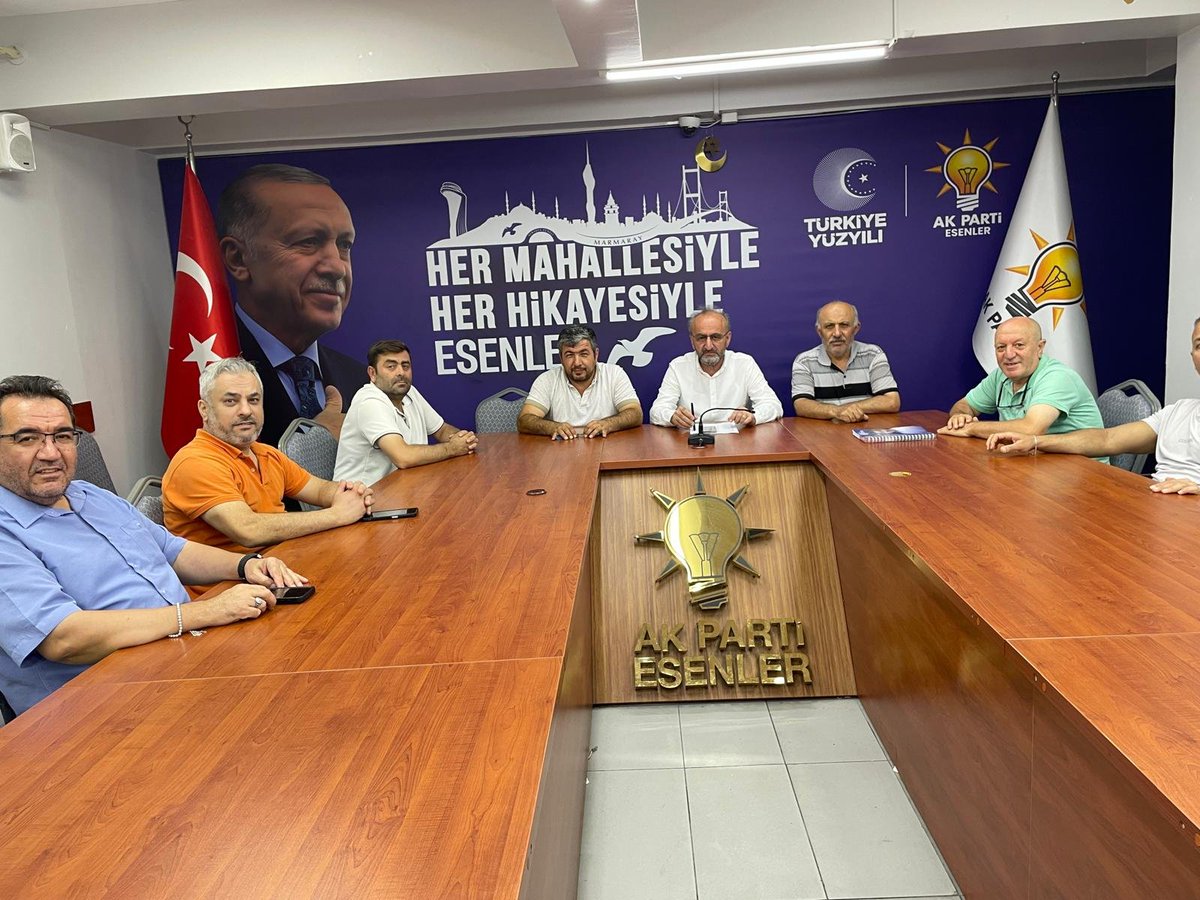 Ahmet0972's tweet photo. Fatih mahalle başkanı @ademkk165576  meclis üyemiz @RGulyuz  ilce sorumlumuz  @NazifeOz58  @RTErdogan @EmrullahErkus @abdullahozdemir @akpartiistanbul @akparti_esenler @oktayilmaz18 @tevfikgoksu    @vedatdestek    #HerMahallesileEsenler https://t.co/zAQNjL3NBf