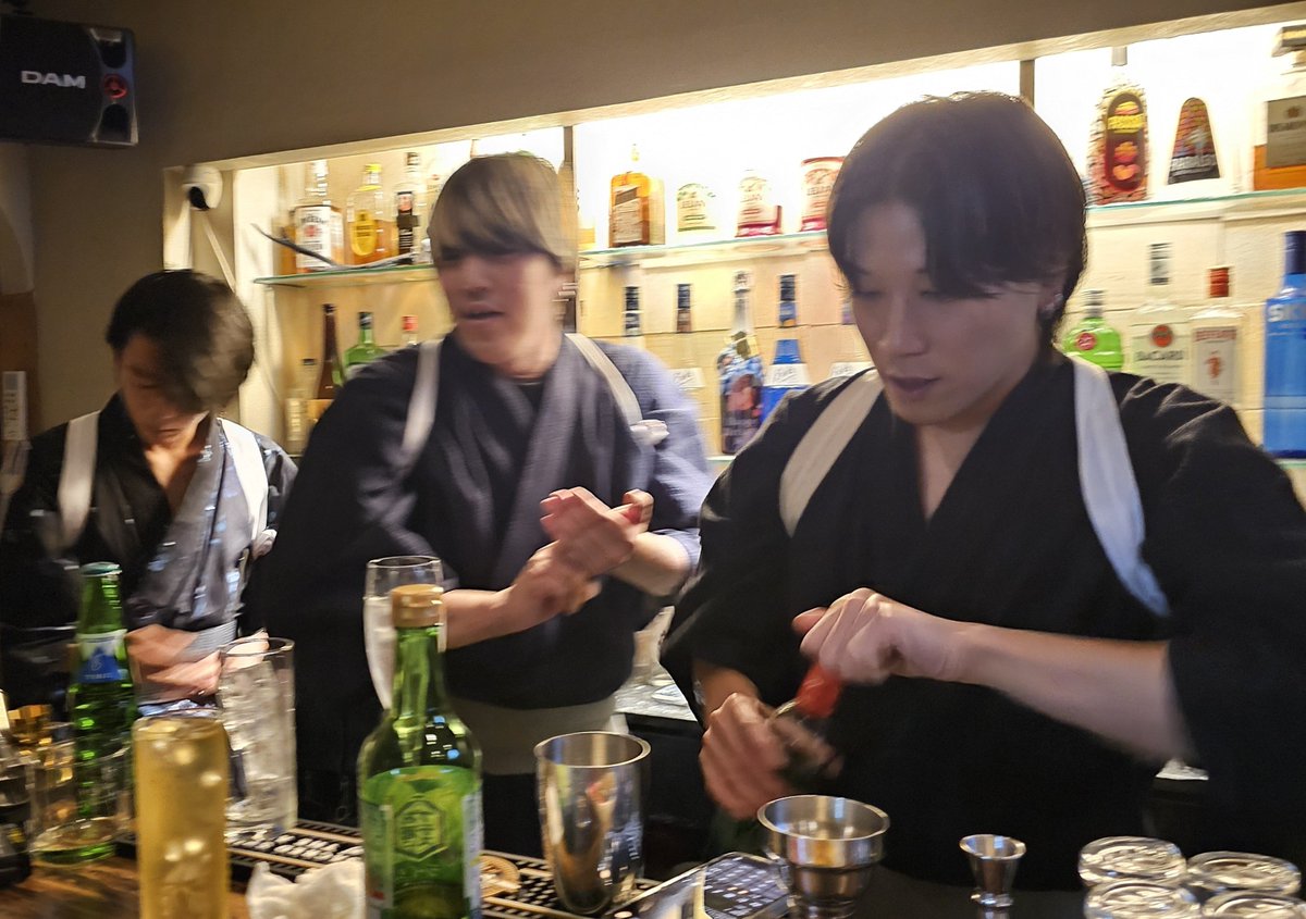 dlomolb's tweet photo. 性別も年齢も洋の東西も問わず友達と楽しむのがよろしい☺️ https://t.co/qAgIDjqJjN