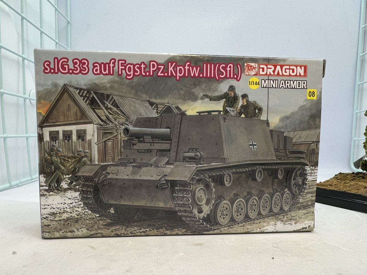 戦車 フィギュア 1:144スケール まとめ売り 昨日紹介した 1/144 スケールの戦車キットですが、ポストをご覧