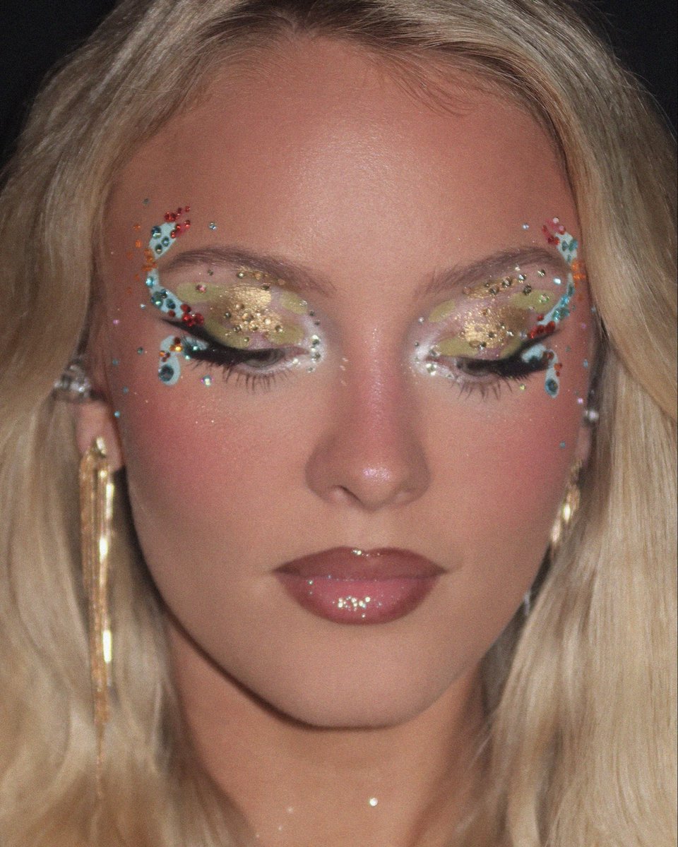 venusjmi's tweet photo. Definitely fav Sophia Sinot makeup looks on Zara as of late https://t.co/w0WaAR1OuC