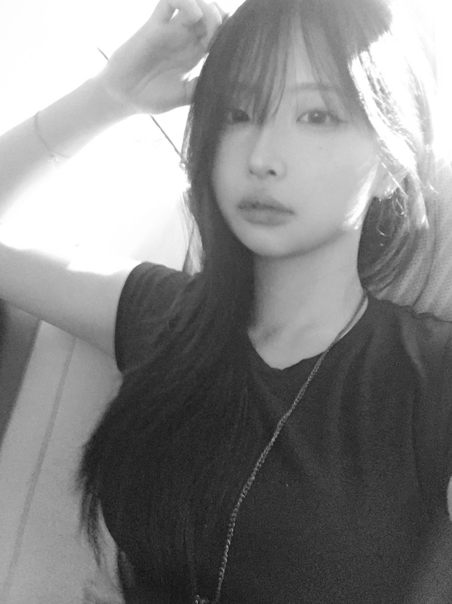 oqxze's tweet photo. 다들 검정머리한테 인사해주세요
하나둘셋 검정머리야 잘가 https://t.co/dGFWBWVwLi