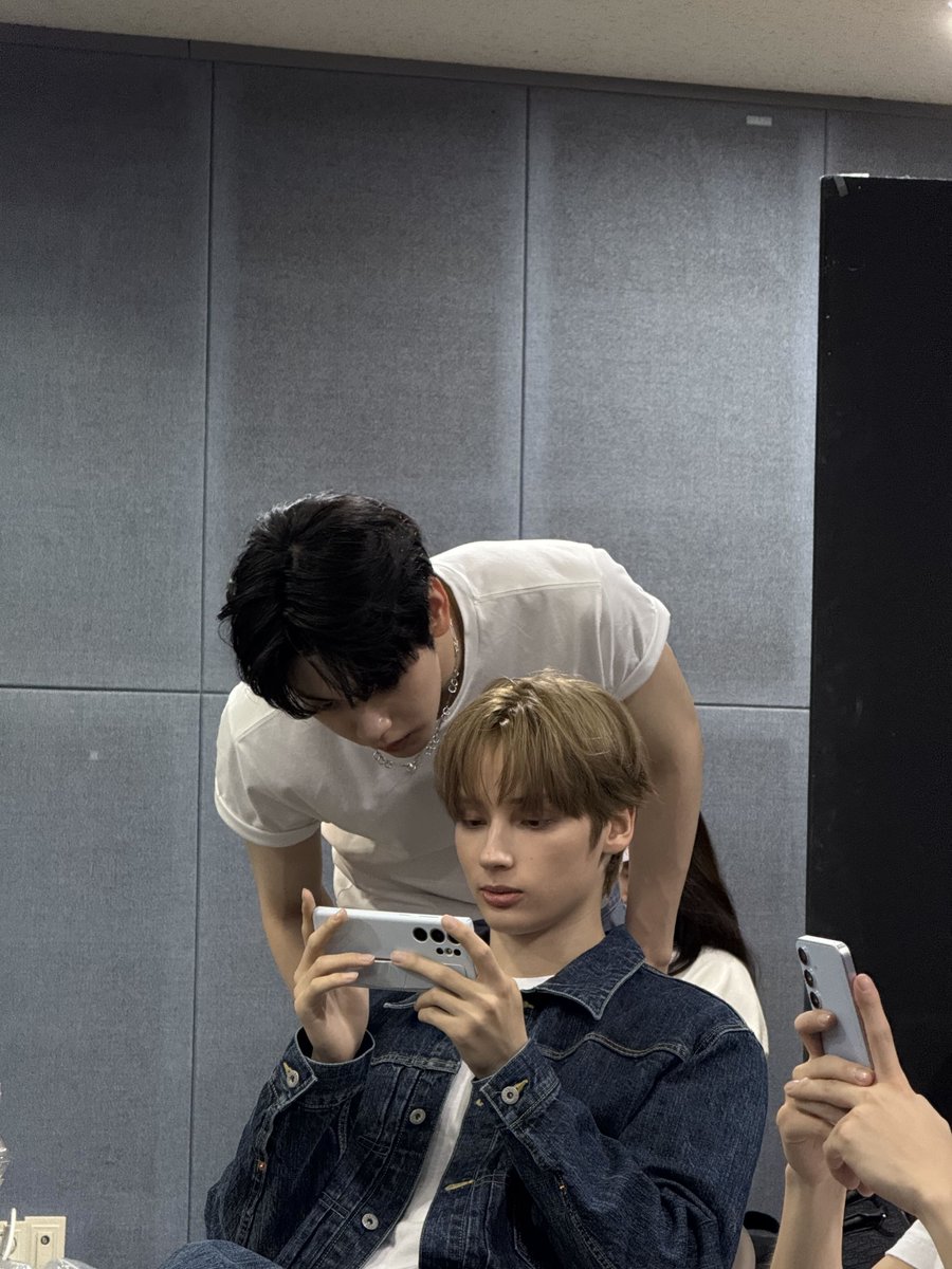uzoo304's tweet photo. 첫번째 사진 구도 어디서 본거같다 싶어서
디엠 뒤지는데 전혀 다른 사진이었네 . . . https://t.co/f6YCjAPclO