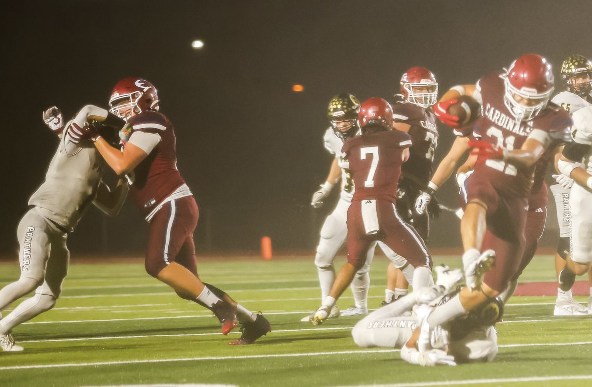 CarterLewis78's tweet photo. 3 more Fridays!

@coachsteffen19 @EHS_Cardinals

@ChrisGomez54 @ubuntu_perform @The_RyanWallace
@sportsinkansas @kpreps @sixstarfootball
@6starfootballKS @KansasPregame @PrepRedzoneKS
@PrepRedzone @BernalPRZKs @cargile_wade
@RecruitKS @WOWKCfootball @KSSCentral https://t.co/5e7CKVi3QX