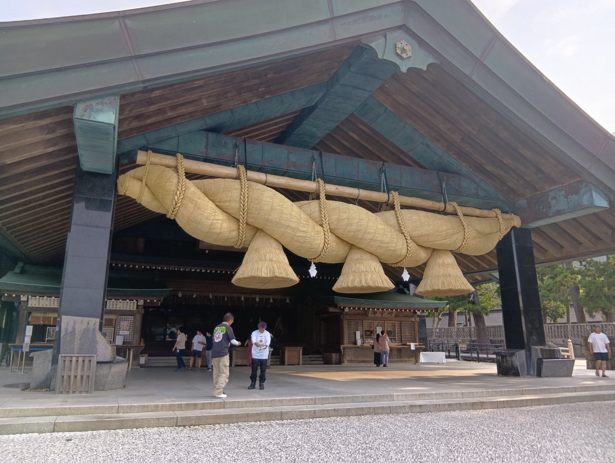 8686ak8686's tweet photo. 早朝に出雲大社 https://t.co/Fe6IF763q6