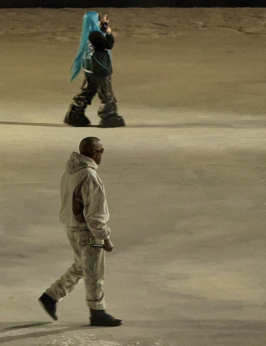 FlockPat's tweet photo. @OntheGOMango @jamaalniya @kanyewest https://t.co/5kksaXTwYu