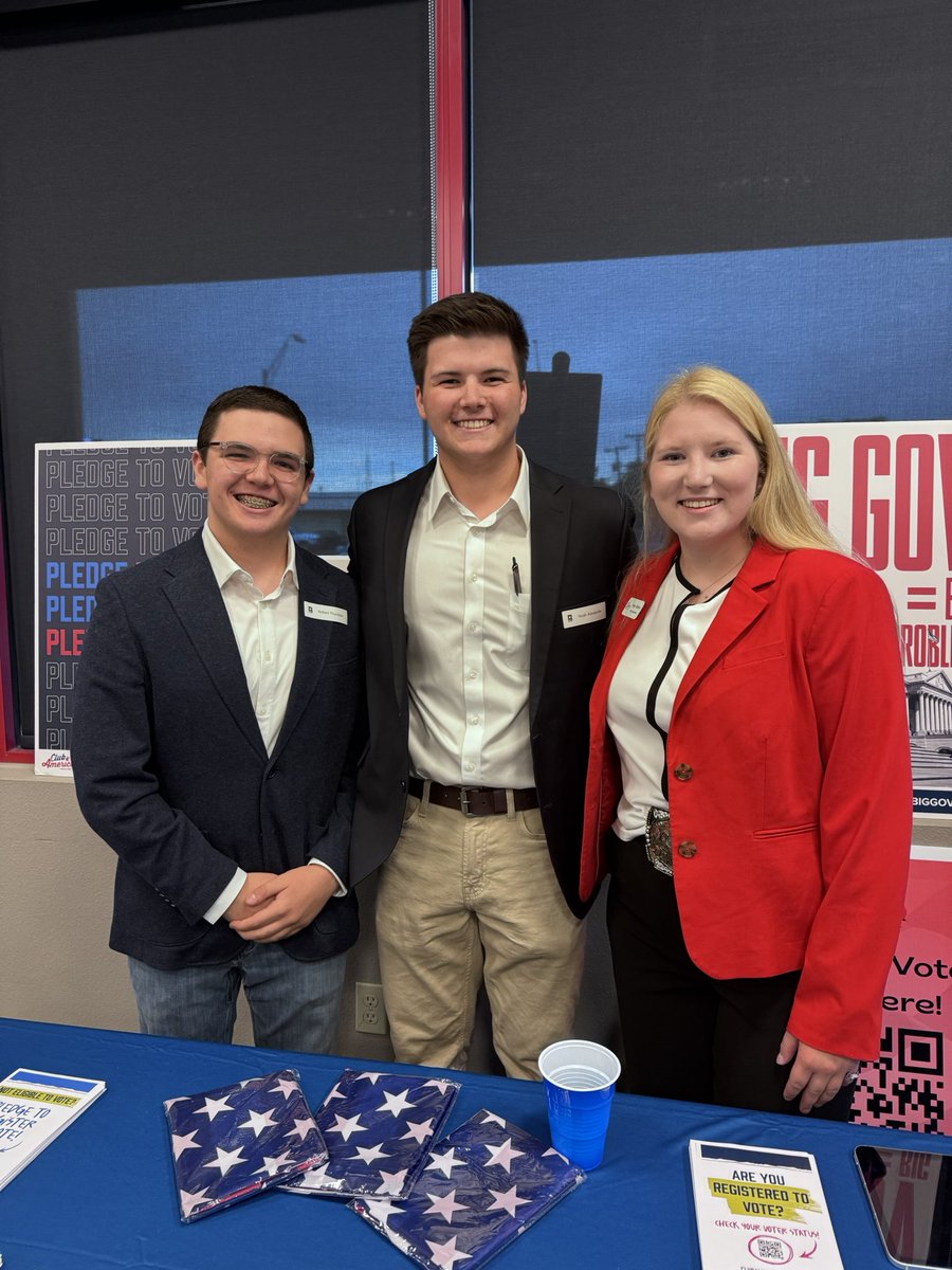 Merica2024's tweet photo. Had a FANTASTIC tabling event last night with @MarkLeeDickson , LBK Homeschool Chapter President Robert Thurston, and @txhaleysutton!

Thank you @AbrahamForTX for the opportunity to table at and be apart of such a great event! https://t.co/TKYqXLMADQ