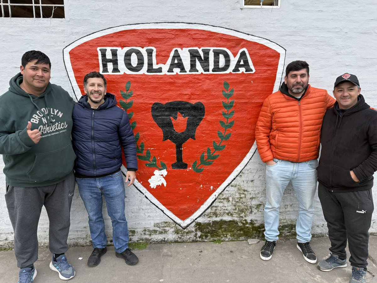 NicolasSerruya's tweet photo. ⚽🫂SEGUIMOS ACOMPAÑANDO A NUESTROS CLUBES

🙌🏽 Visitamos el Club Nueva Holanda de Maquinista Savio, donde charlamos sobre las actividades que llevan adelante y el desafío diario de sostener y hacer crecer la institución en la que 120 chicos practican fútbol 5.
(Sigue) https://t.co/XW1HFbH4f2