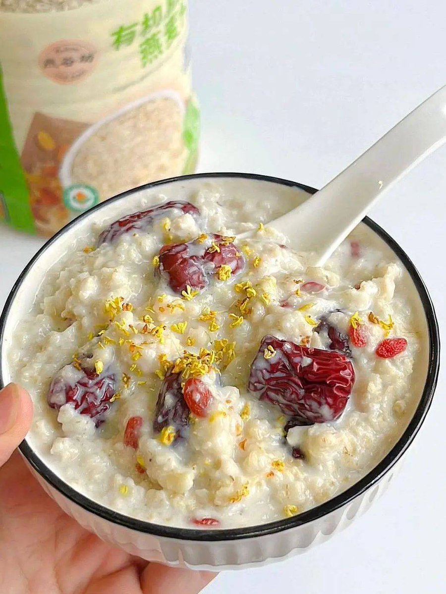 Christelle74277's tweet photo. Cozy Sunday morning with homemade oatmeal u0026 a good book by the window—no plans, just warm vibes at home https://t.co/fMfGIhlQNR