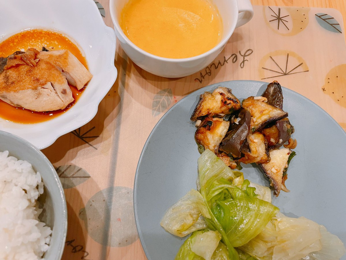 ILove610's tweet photo. ぶりの照り焼き
なすの南蛮漬け　みょうがと大葉入り
レタスの湯引き
人参ポタージュ

お盆明けて久しぶりの家ご飯。明日からもらってきた野菜を使おうー🥬

#おうちごはん
#夜ご飯 https://t.co/ttWvadd5Q1
