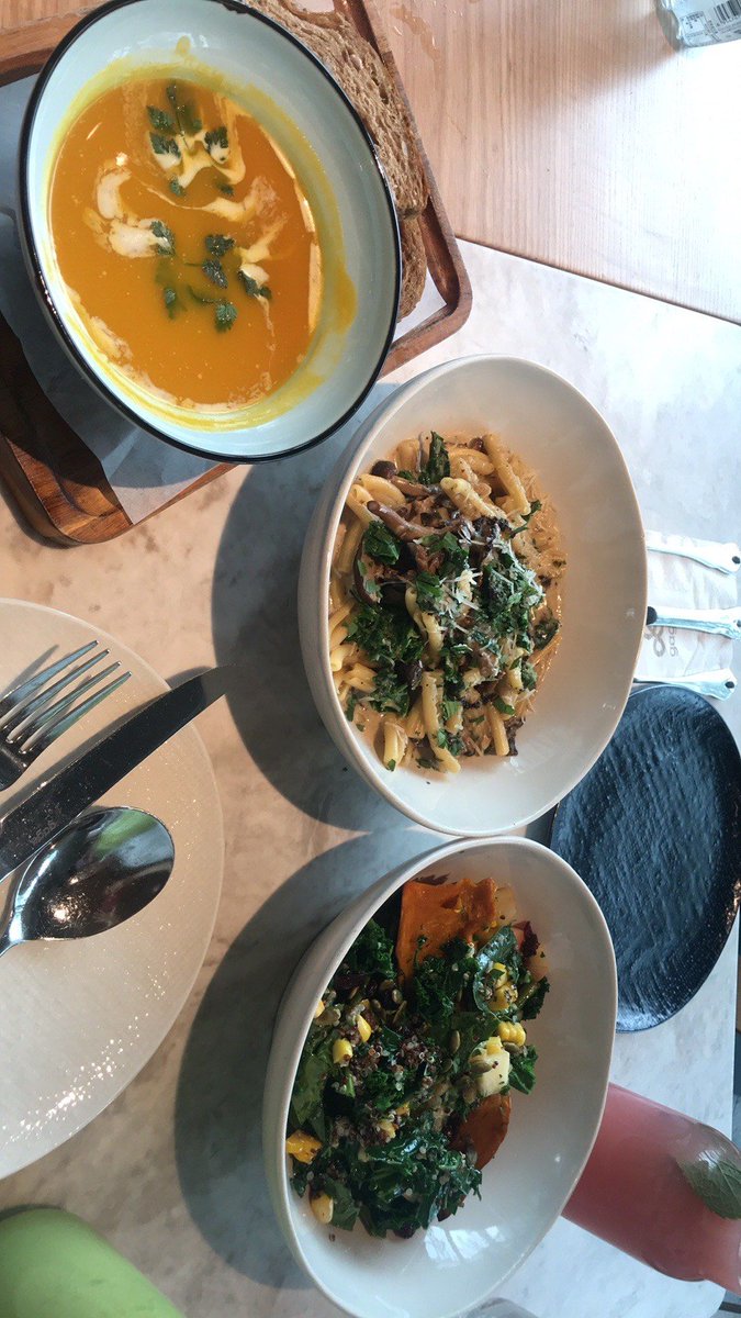 KieranStar83085's tweet photo. Just found the coziest hidden café in downtown! Their truffle mushroom pasta is insanely rich and creamy—would 10/10 recommend to all food lovers. Grabbing another fork for tomorrow’s lunch, no regrets! https://t.co/W9jAm0NCwu