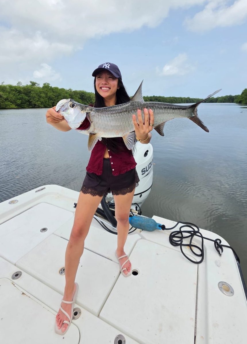 TiffanyFong's tweet photo. Showing off my fish like a dude on Hinge https://t.co/kTtOADGdlX