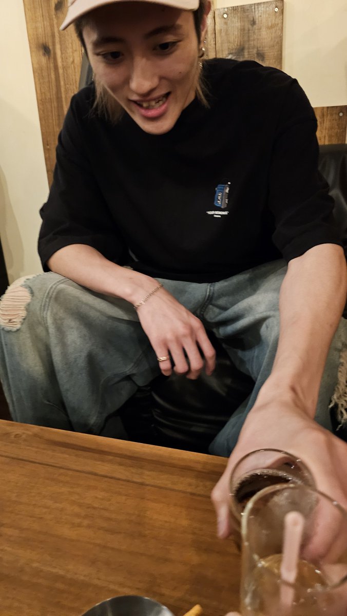 dlomolb's tweet photo. 男女関係なく遊ぶけど、なんやかんや男飲みが大切なんです。夏に強いシークレットルアーをプレゼントしたら大喜びだった🤭 https://t.co/chNgmfaxa6
