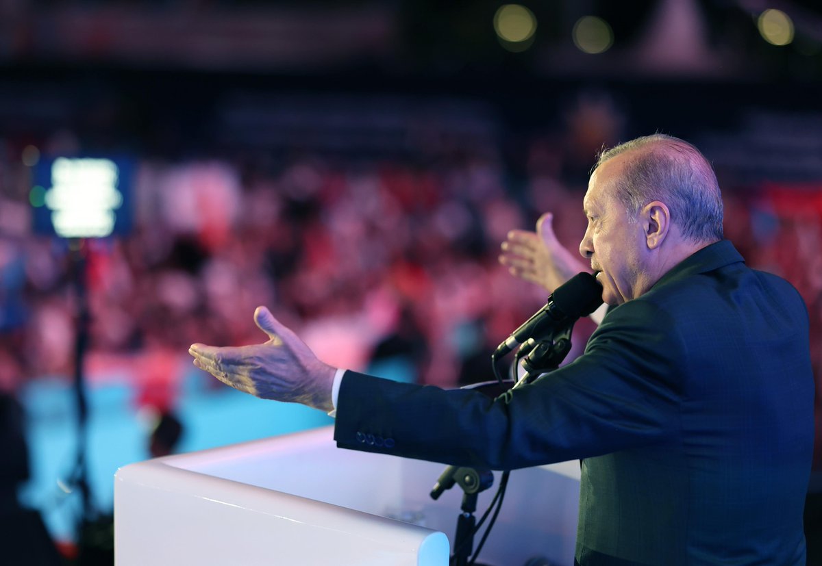 AkpartiAnkara's tweet photo. 25 yıllık büyük bir yolculuğun en anlamlı duraklarından birine, Başkentimizde hep birlikte şahitlik ettik.

Cumhurbaşkanımız Sayın @RTErdogan’ın teşrifleriyle, Partimizin 25. Yıl Özel Mitingi’ne Başkentimiz Ankara’da ev sahipliği yapmanın gururunu yaşadık.

Bu anlamlı günde bizlerle olan tüm hemşehrilerimize, teşkilat mensuplarımıza ve misafirlerimize teşekkür ediyoruz.

@hakanhanozcan
@acarfaruka