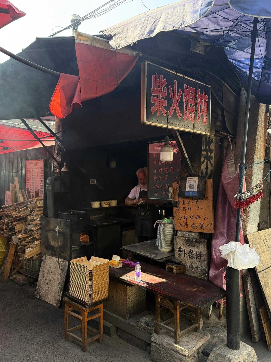 gamsungcoffee's tweet photo. 藏在老巷里的糖油粑粑小店！外脆内糯咬开爆汁，甜而不腻的锅气香，配冰豆浆绝了 #长沙老味道 https://t.co/CAN6zl6Itk