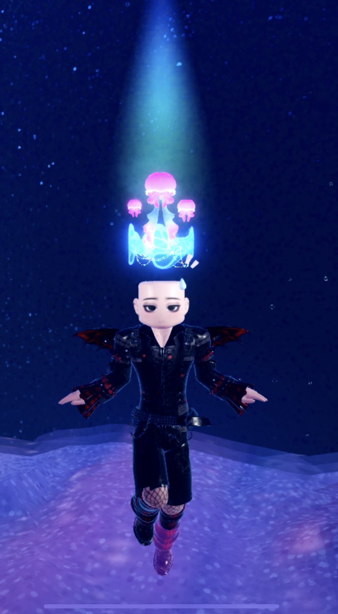 f4ngtastic's tweet photo. I WON THE HALO BALD!

#royalehigh #rhtc https://t.co/CiV9jqQXoP