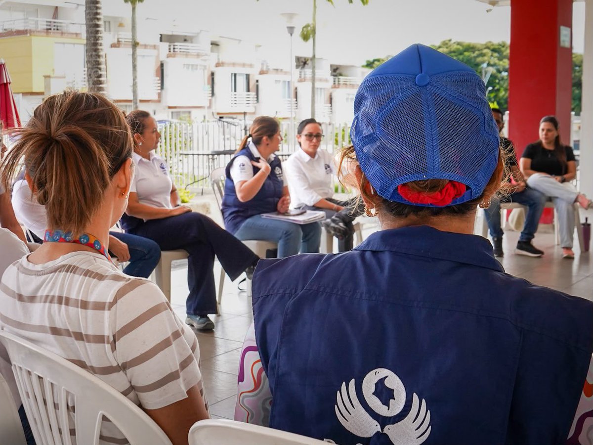 DefensoriaCol's tweet photo. Durante la reunión, se abordaron temas relacionados con el plan de cuidado, el cumplimiento del servicio y la necesidad de garantizar acompañamiento psicosocial, así como la realización de un censo de las personas más impactadas en los departamentos afectados.

También se abordaron las afectaciones en la sede de la Defensoría del Pueblo. Actualmente, se está a la espera de un concepto técnico que permita determinar si es posible continuar operando en las instalaciones actuales.

Mientras tanto, se han habilitado los siguientes canales:

➡️ Correo eletrónico: risaralda@defensoria.gov.co
➡️ Línea nacional: 01-8000-914-814

🧵👇🏽