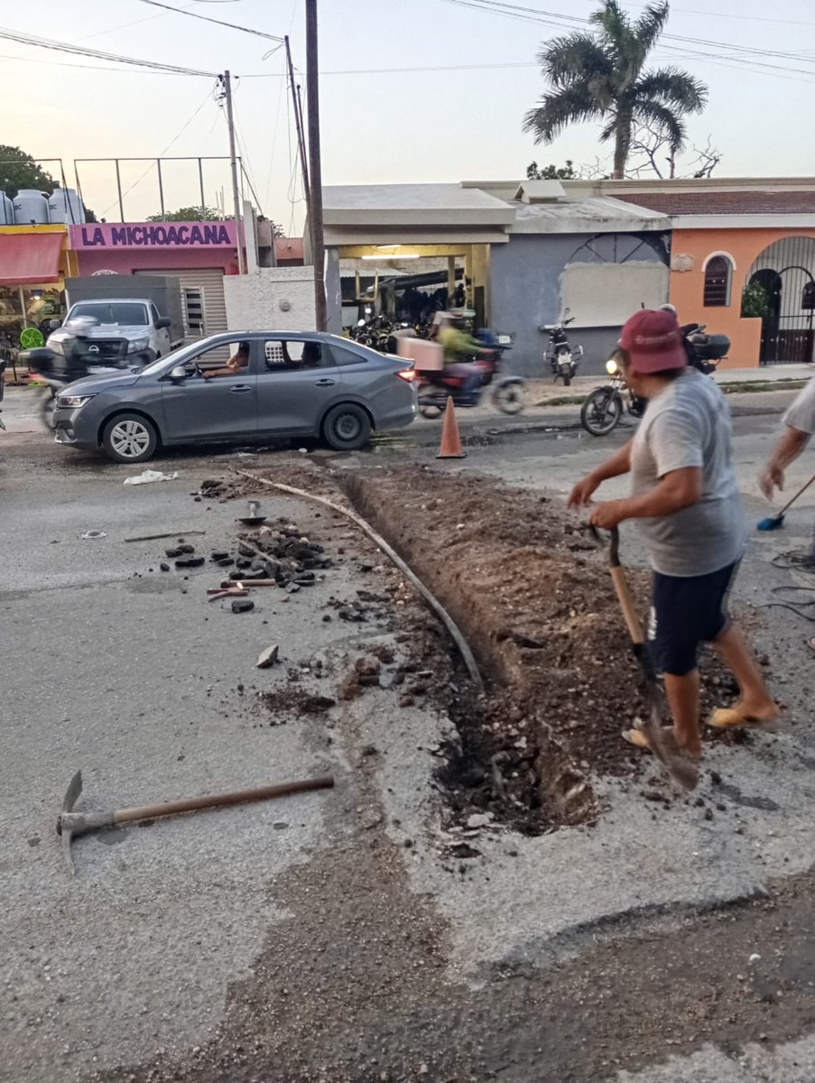 FTorresRivas's tweet photo. Nuestros fontaneros de la JAPAY están siempre listos para atender los reportes y reparar fugas 24/7, evitando el desperdicio de agua y trabajando para brindar un mejor servicio a las familias yucatecas.
@huachodiazmena https://t.co/5Gg6XTW2Ti